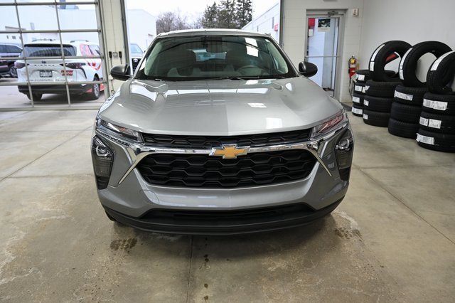 Used 2024 Chevrolet Trax LS image 2