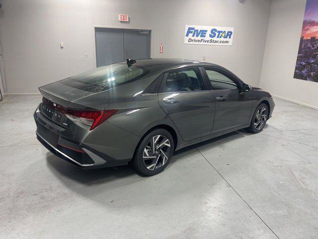 New 2025 Hyundai Elantra Limited image 5