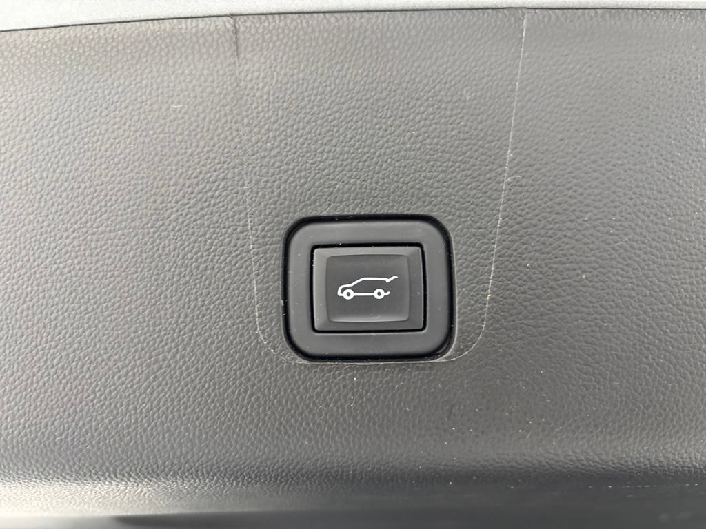 Used 2023 Chevrolet Traverse LT w/ LT Premium Package AWD/4WD image 60