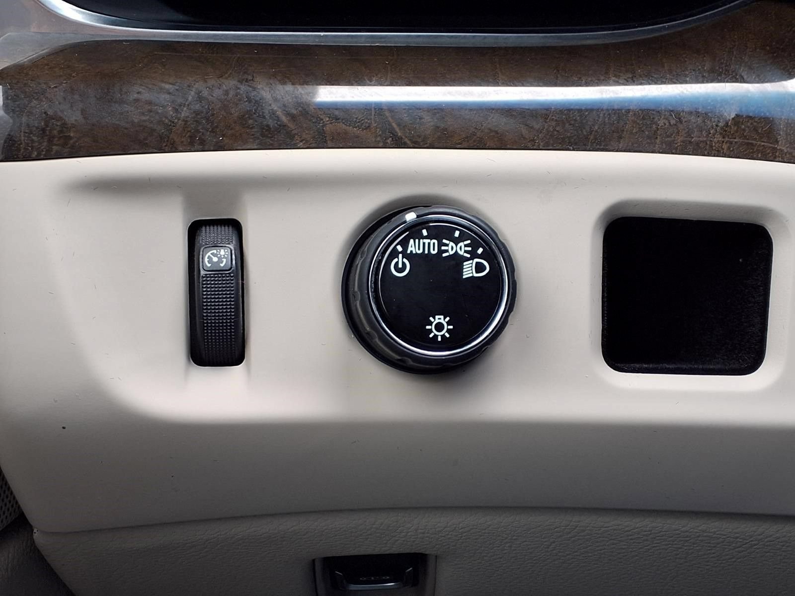 Used 2019 Cadillac Escalade ESV Premium Luxury RWD image 24