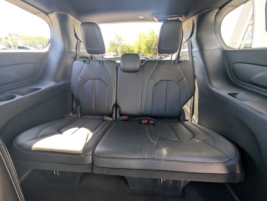New 2026 Chrysler Pacifica Select w/ S Appearance Package image 17
