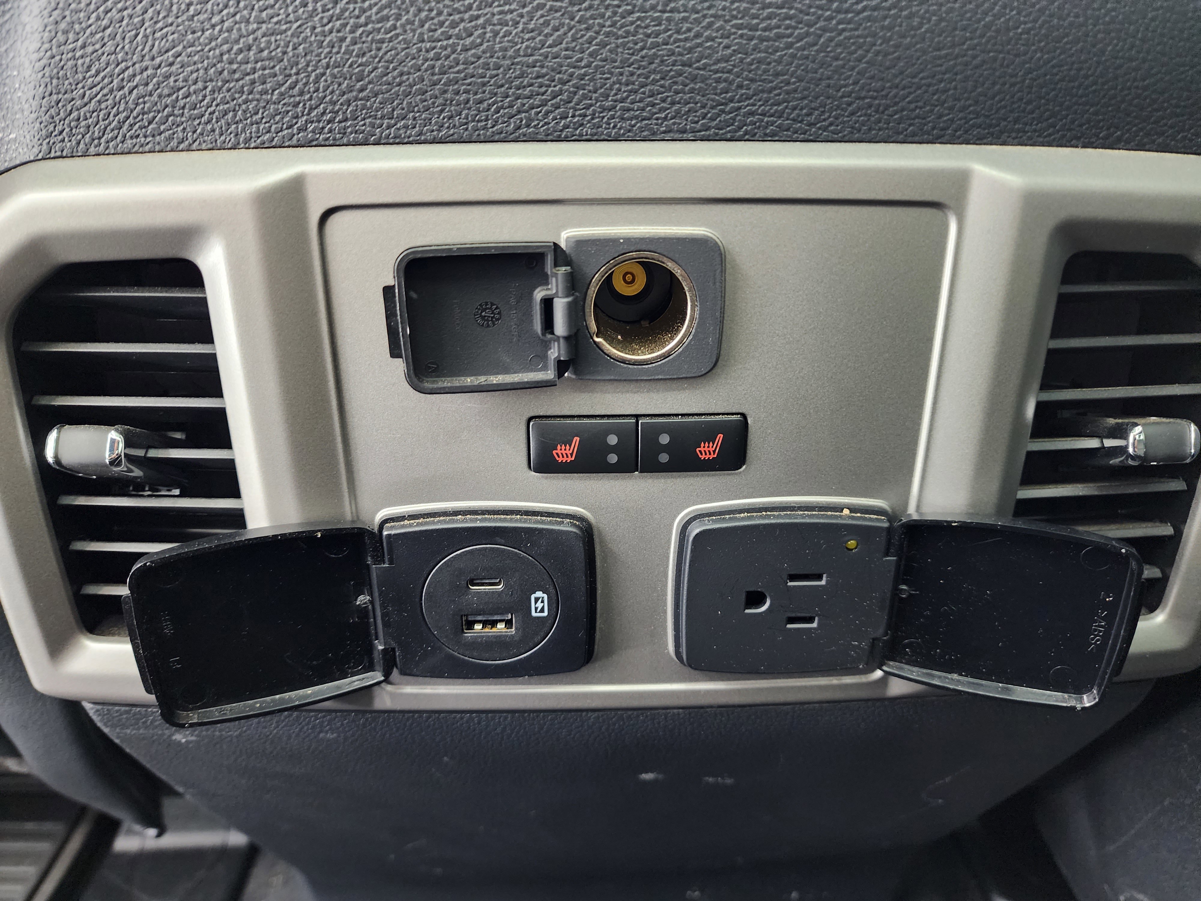 Used 2022 Ford F350 Lariat image 41