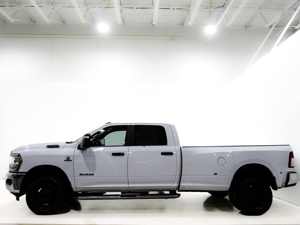 Used 2024 RAM 3500 Big Horn AWD/4WD image 4