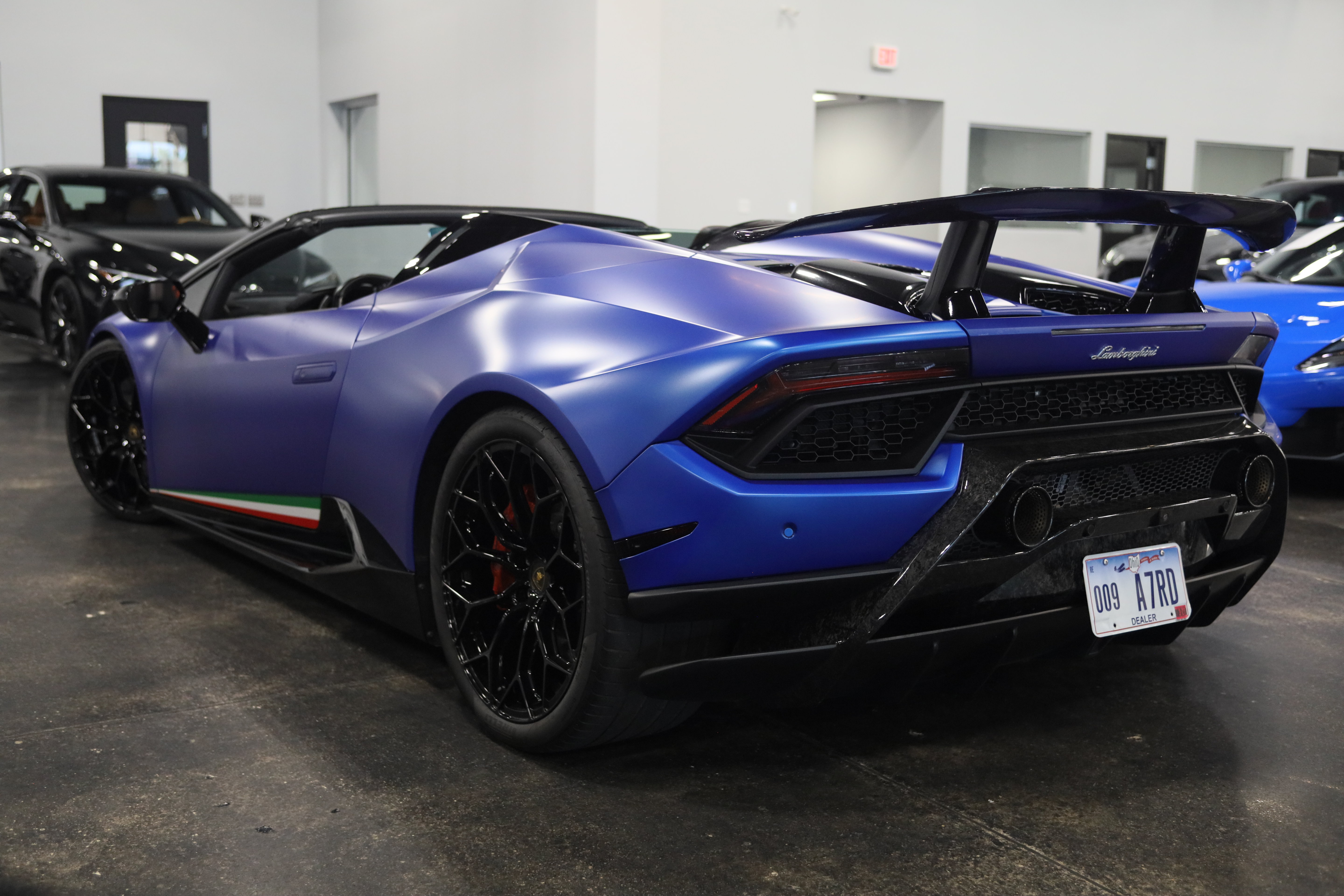 Used 2019 Lamborghini Huracan Performante AWD/4WD image 4