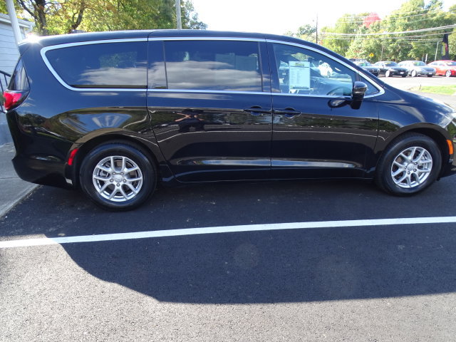 Certified 2026 Chrysler Pacifica Select FWD image 23