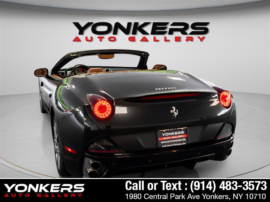 Used 2010 Ferrari California RWD image 21