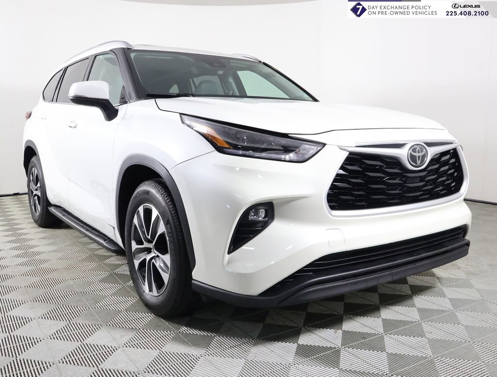 Used 2021 Toyota Highlander XLE image 1
