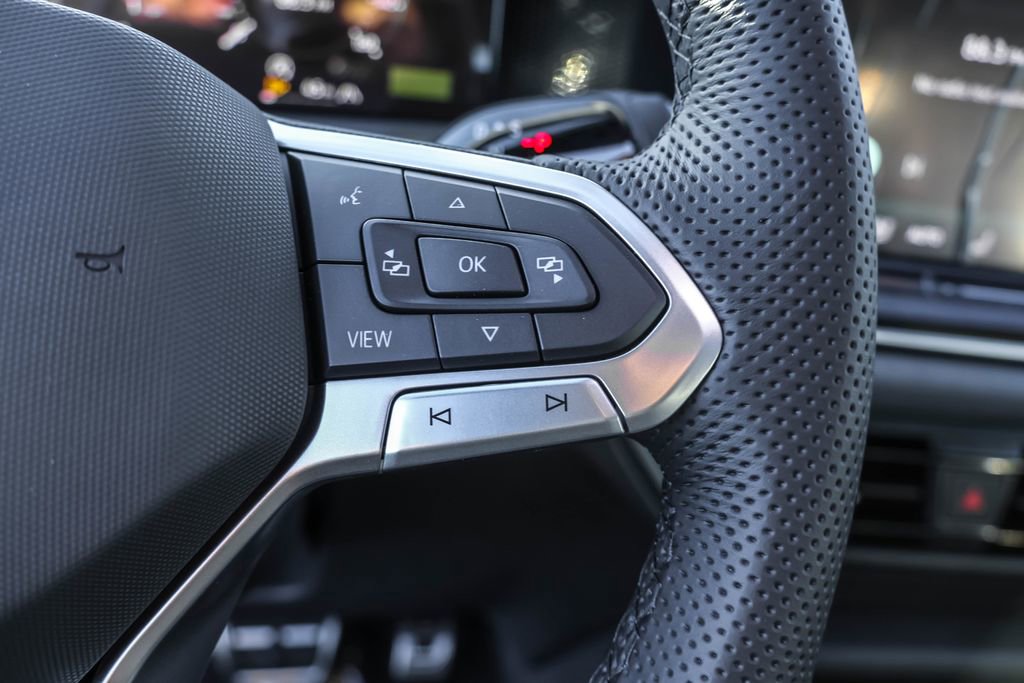 New 2026 Volkswagen Tiguan SE R-Line image 28