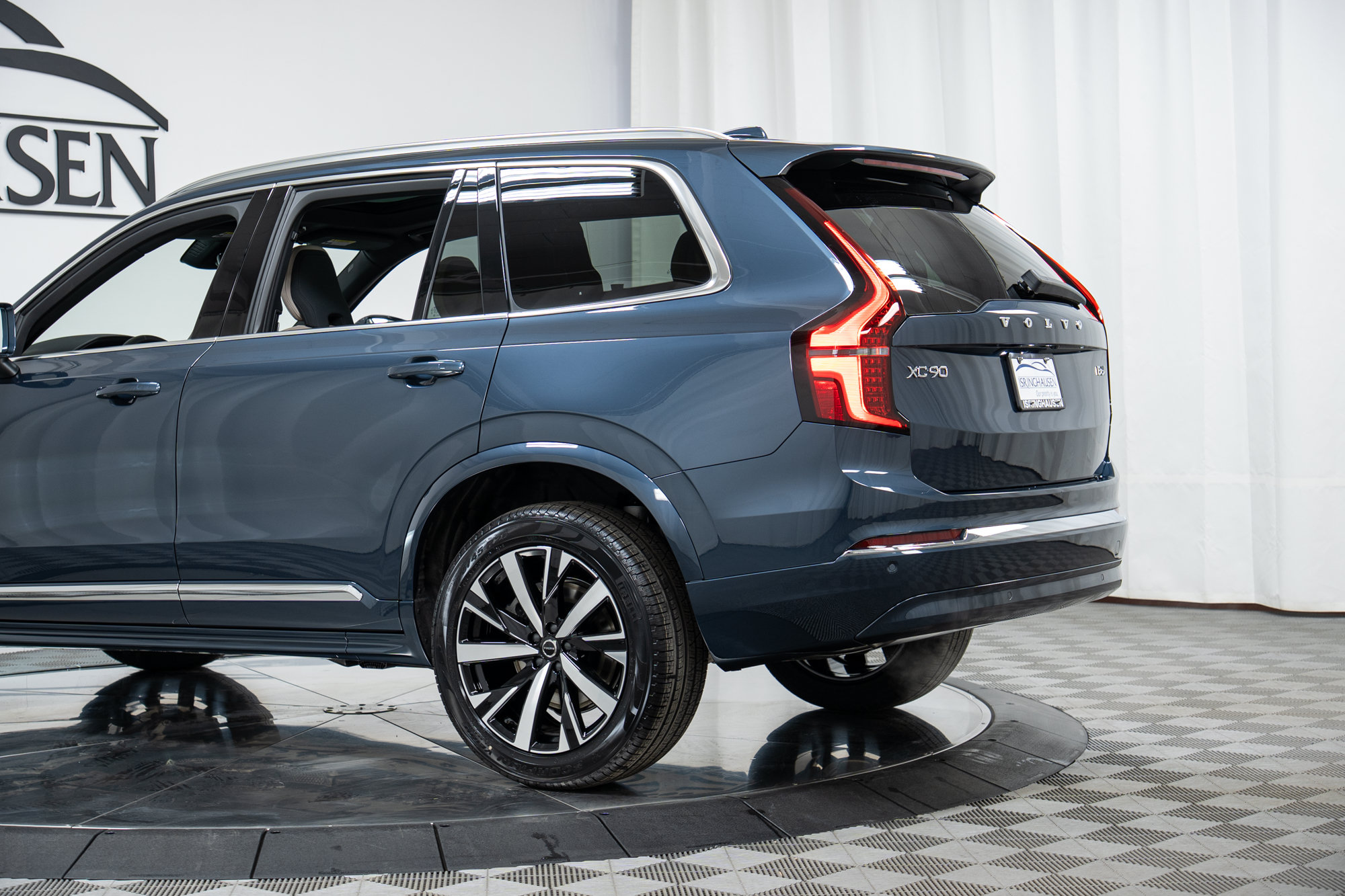 New 2026 Volvo XC90 B6 Core AWD/4WD image 30