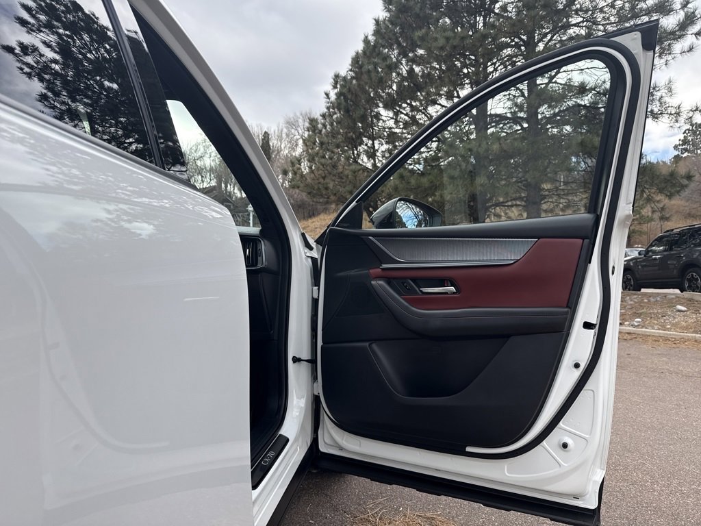 Used 2025 MAZDA CX-70 Plug-In Hybrid w/ Premium Plus image 32