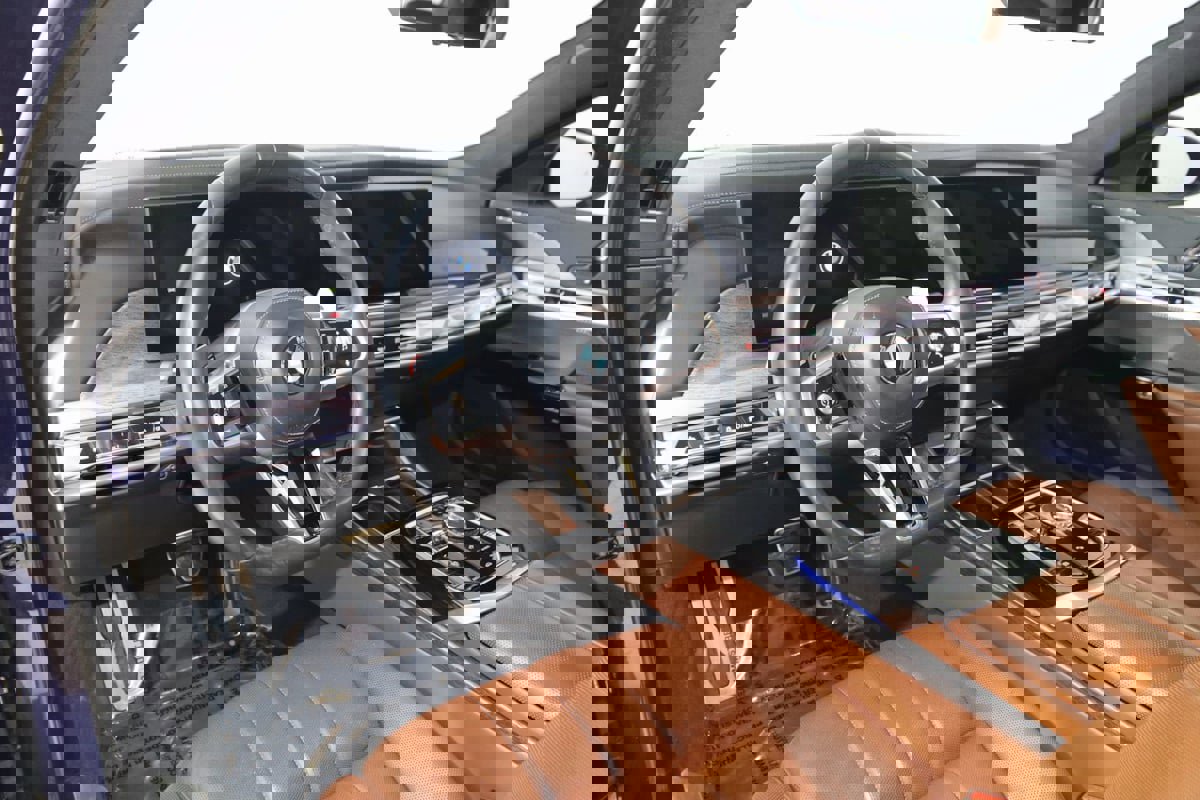 Used 2023 BMW 760i xDrive image 33