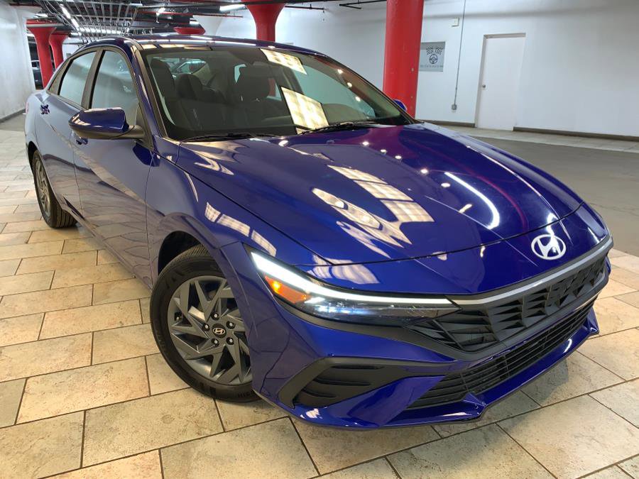 Used 2024 Hyundai Elantra SEL image 2
