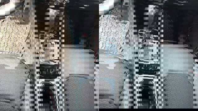 Used 2025 Jeep Compass Trailhawk w/ Trailhawk Convenience Group AWD/4WD image 23