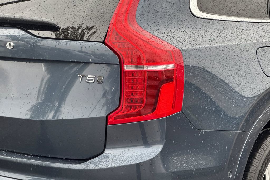 Used 2018 Volvo XC90 T5 Momentum w/ Convenience Package image 26