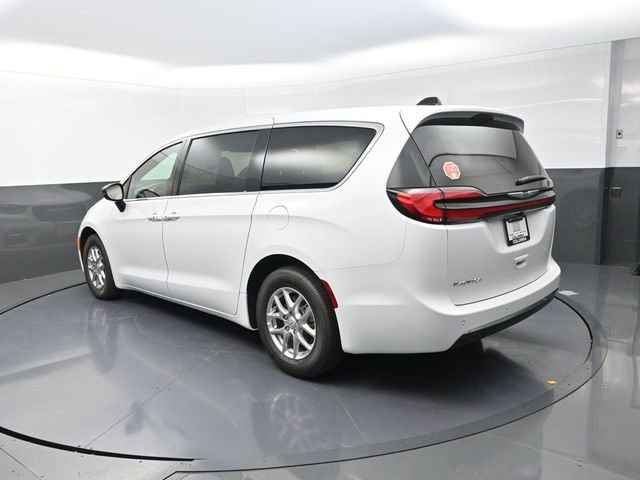 New 2026 Chrysler Pacifica Select image 7