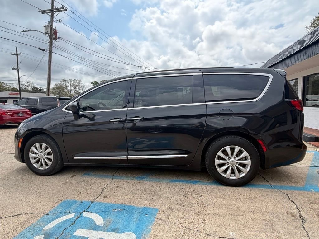 Used 2019 Chrysler Pacifica Touring-L image 5