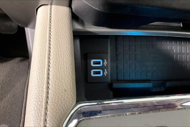 Used 2019 Ford Expedition XLT w/ Equipment Group 202A AWD/4WD image 15