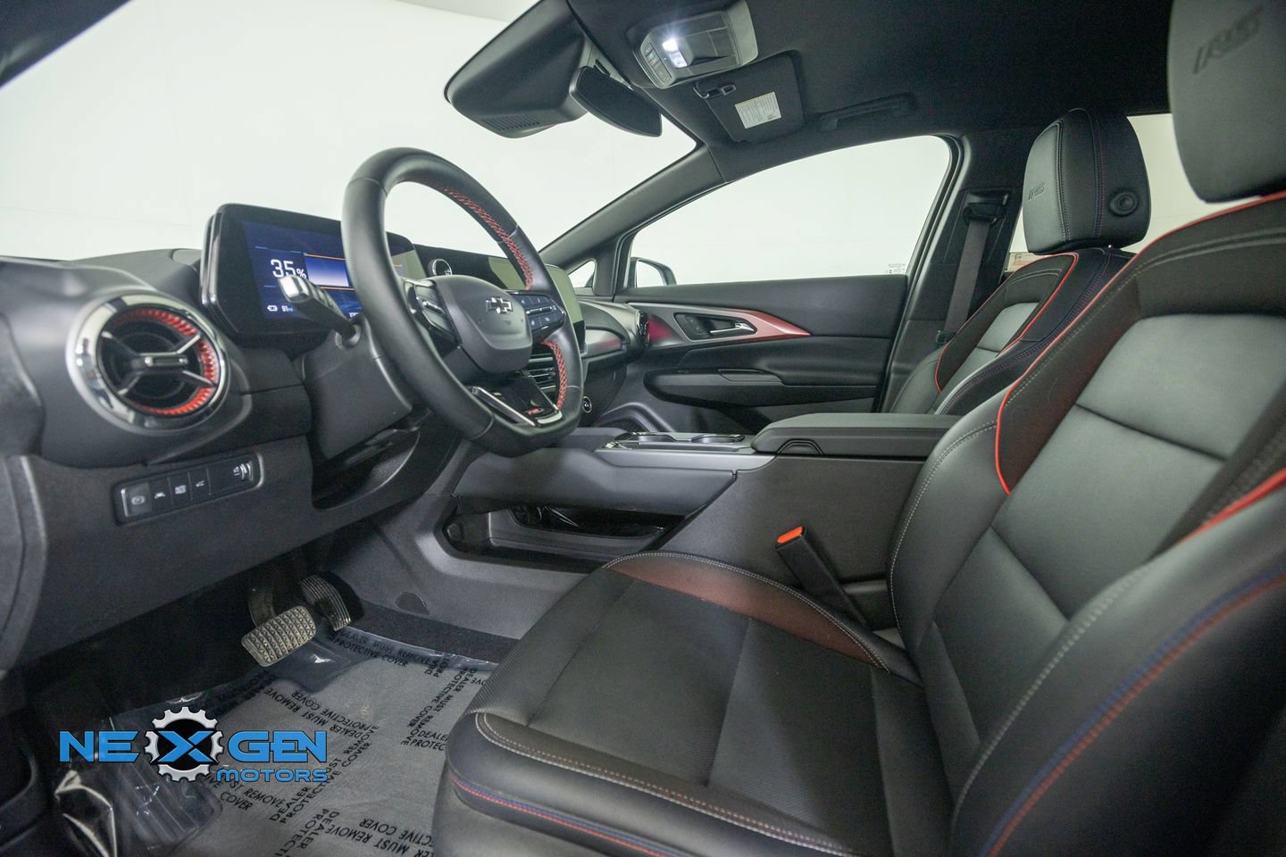 Used 2024 Chevrolet Equinox EV RS FWD image 11