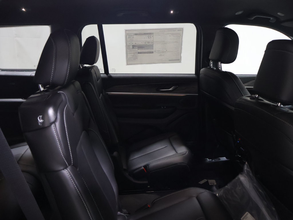 New 2027 Jeep Grand Cherokee L Limited AWD/4WD image 16
