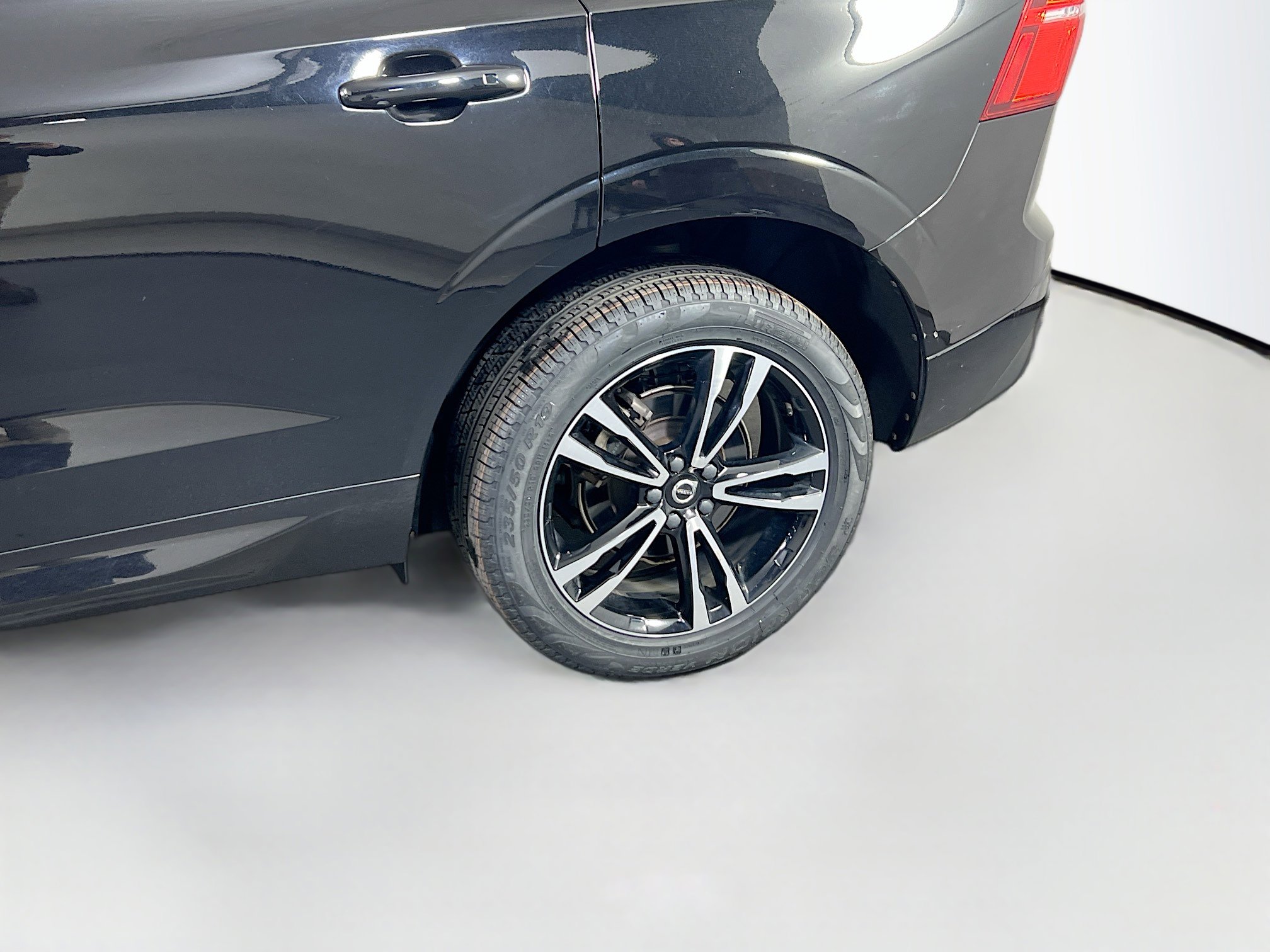 Used 2021 Volvo XC60 T5 Momentum w/ Premium Package AWD/4WD image 31