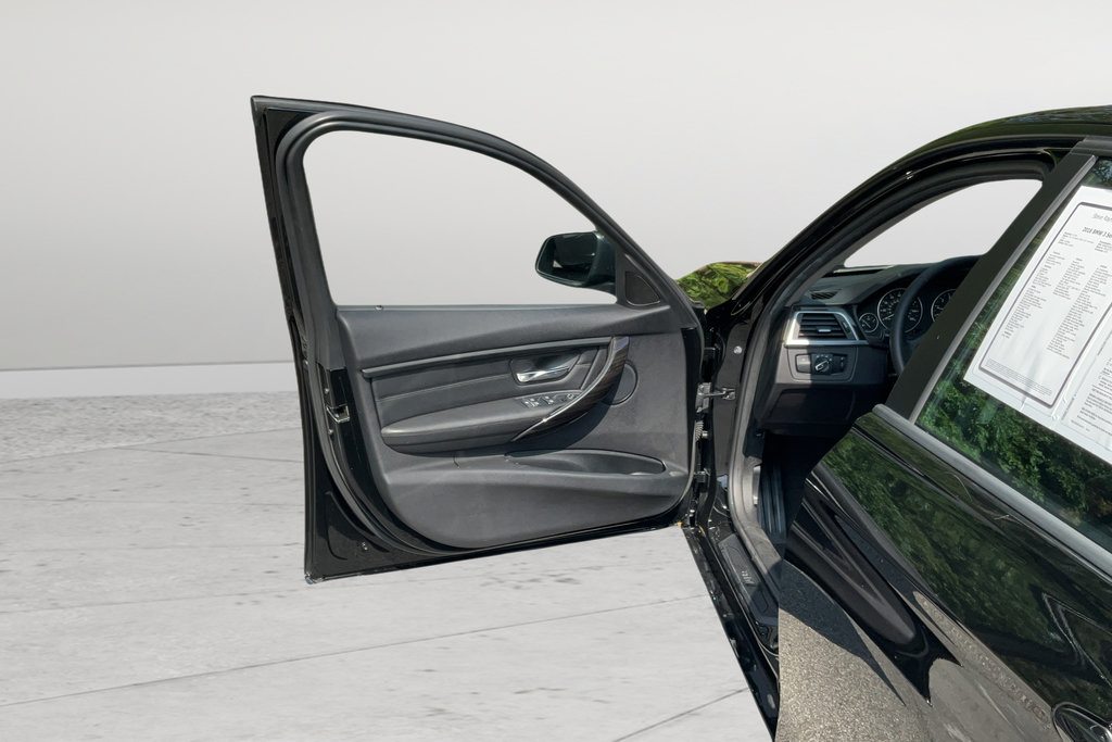 Used 2016 BMW 320i Sedan RWD image 18