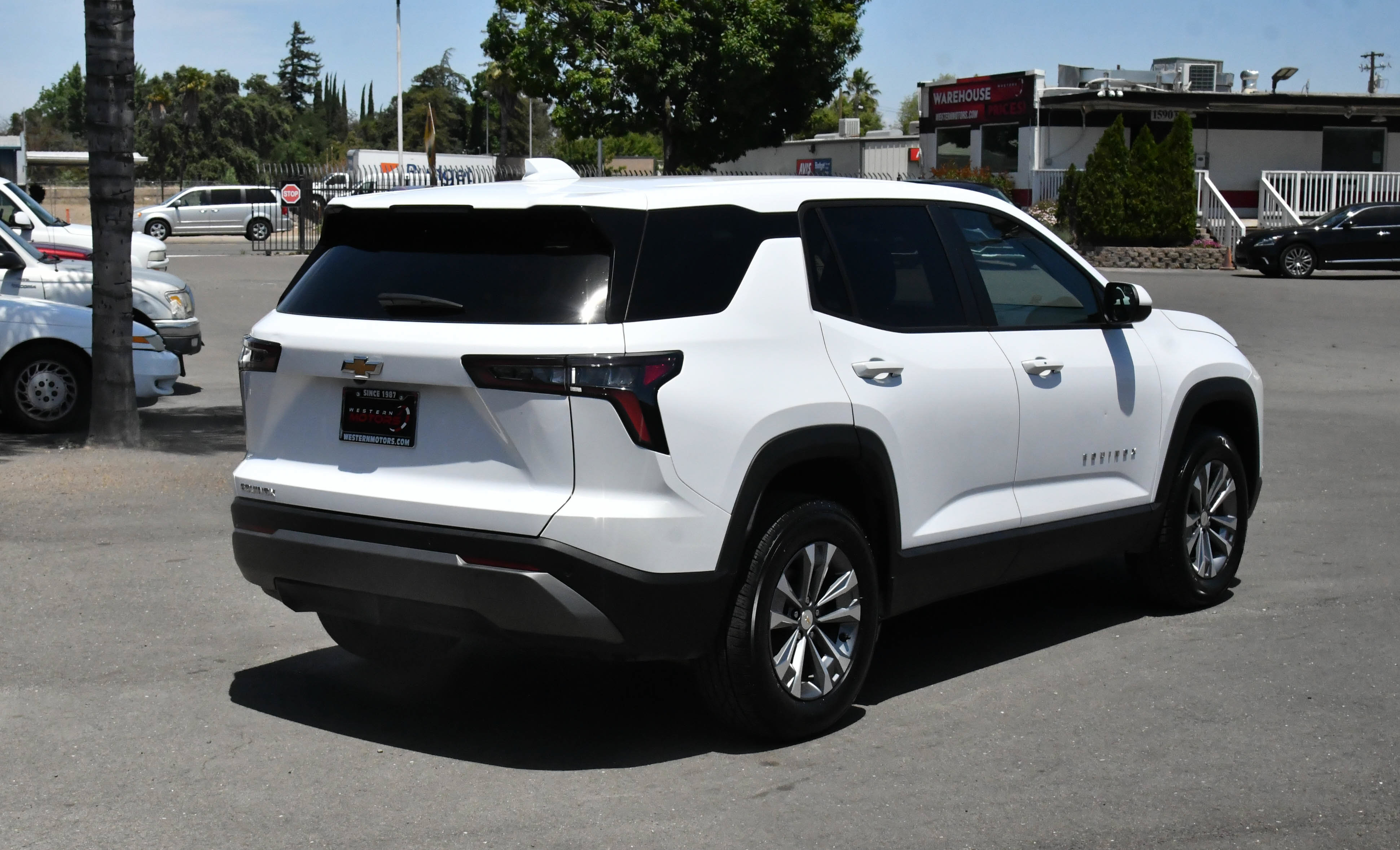 Used 2025 Chevrolet Equinox LT FWD image 8
