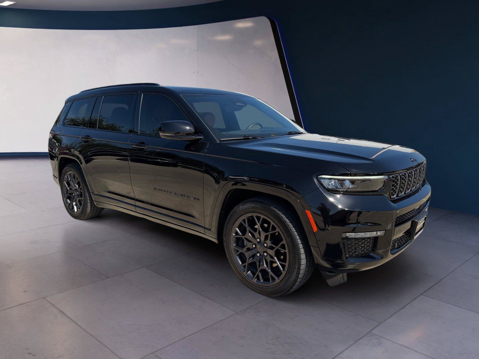 Used 2025 Jeep Grand Cherokee L Summit w/ Obsidian Package AWD/4WD image 7
