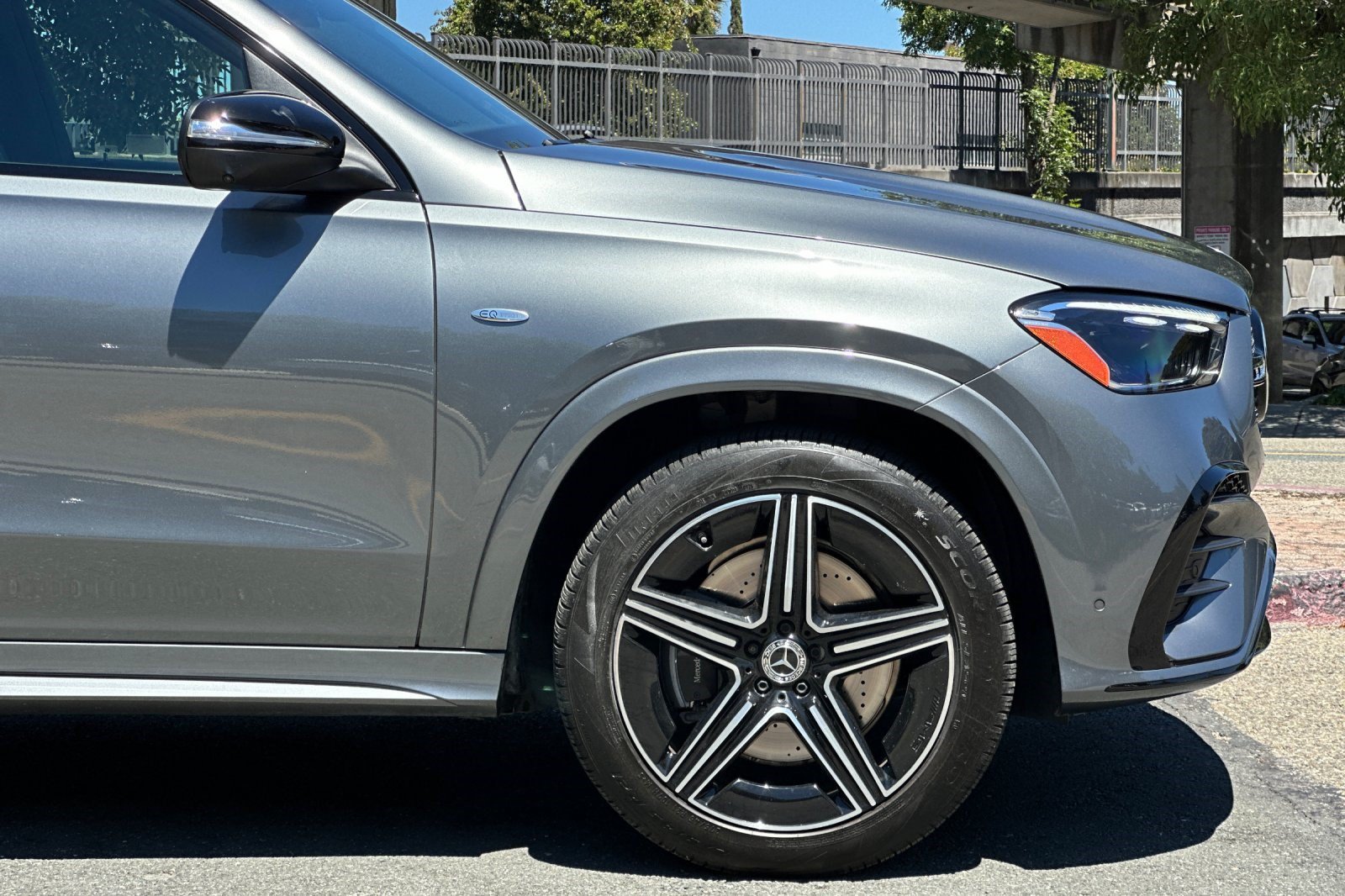 Used 2025 Mercedes-Benz GLE 450e 4MATIC image 36
