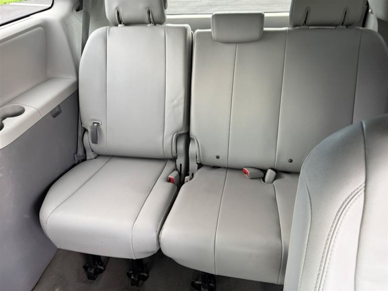 Used 2013 Toyota Sienna XLE AWD/4WD image 13