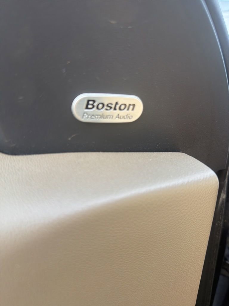 Used 2009 Chrysler 300 C image 9