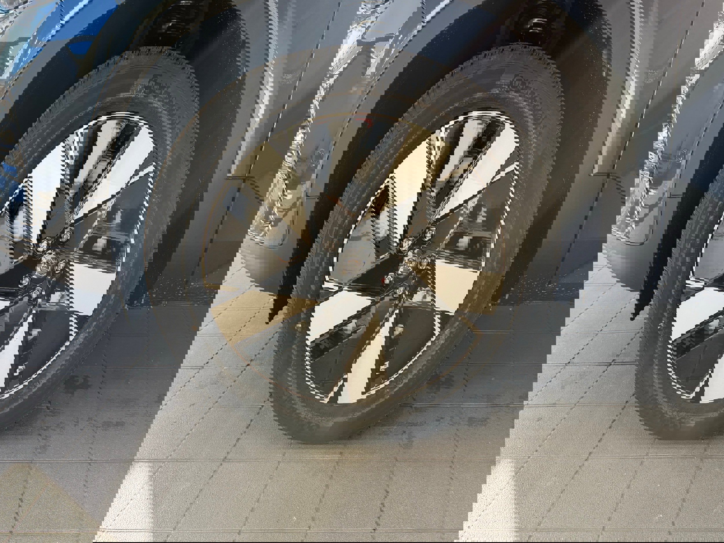 New 2026 Volvo EX40 Plus w/ Climate Package image 9