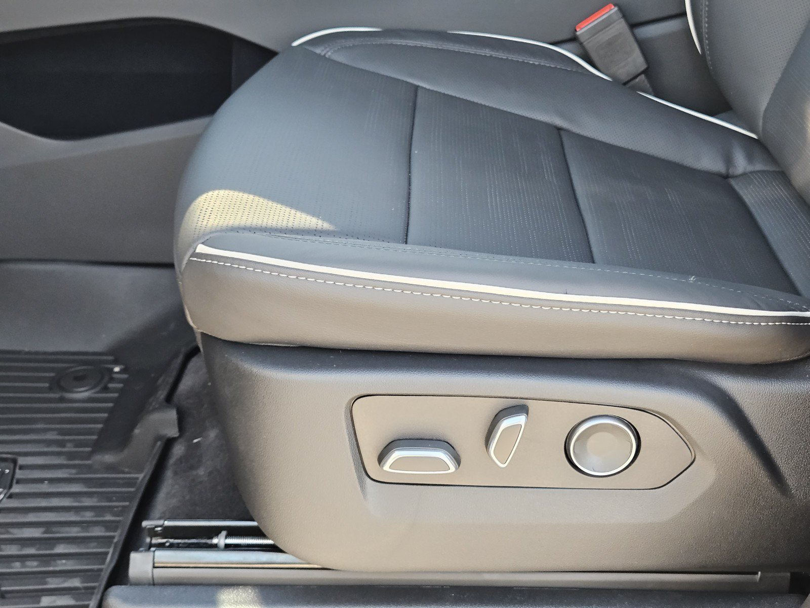 New 2026 Cadillac Escalade Sport w/ Touring Package AWD/4WD image 17