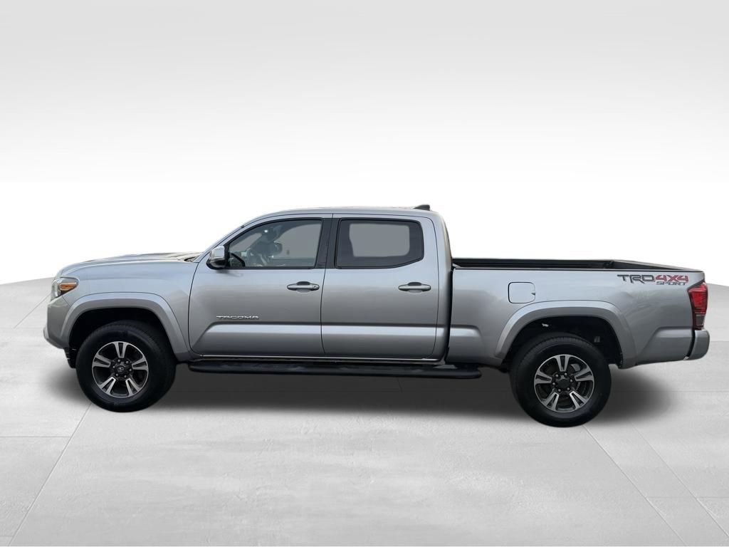 Used 2016 Toyota Tacoma TRD Sport w/ Exterior Package AWD/4WD image 2