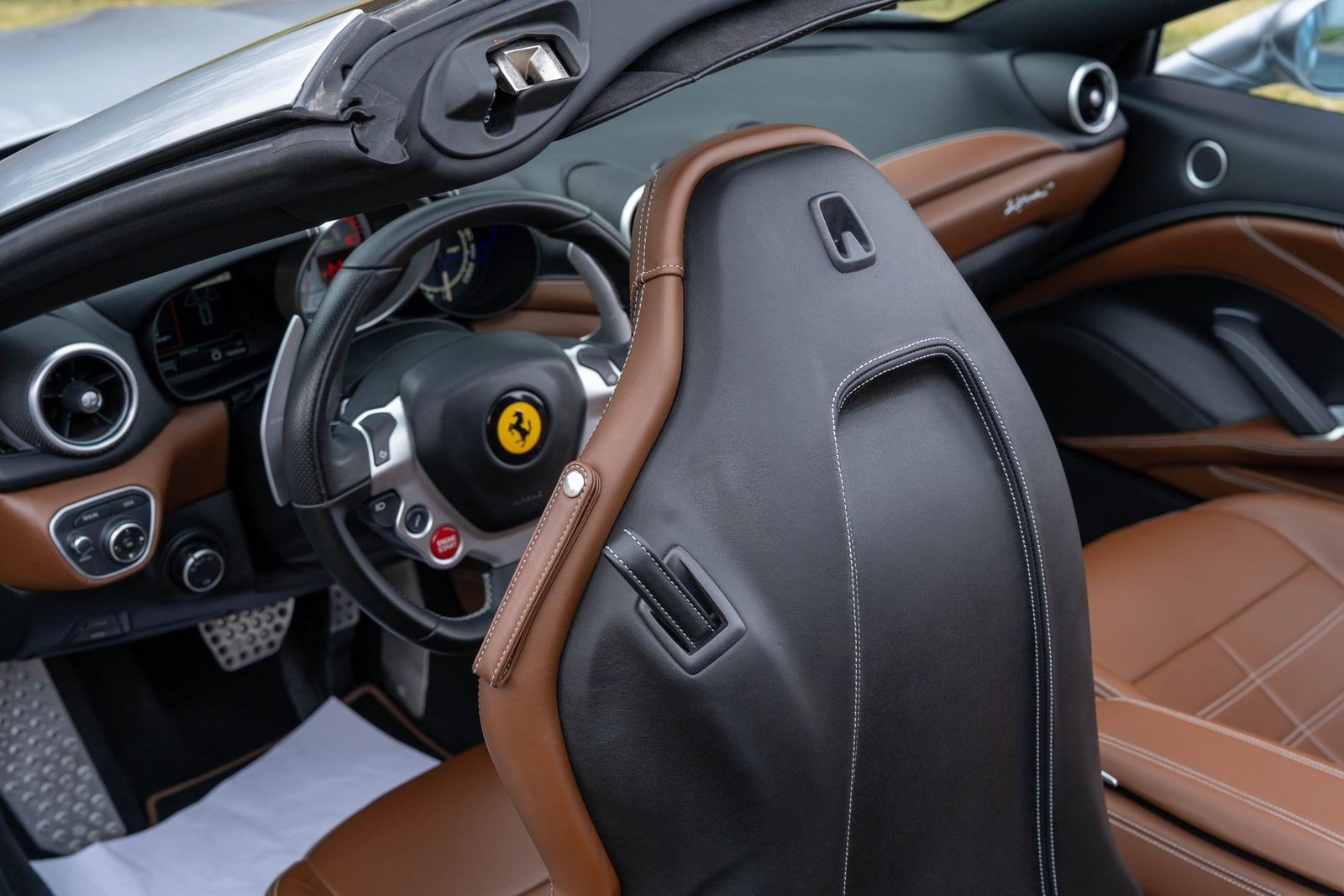 Used 2017 Ferrari California T RWD image 50