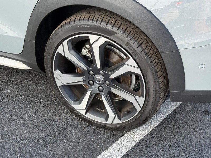 Certified 2025 Volvo V60 B5 Cross Country Ultra AWD/4WD image 8