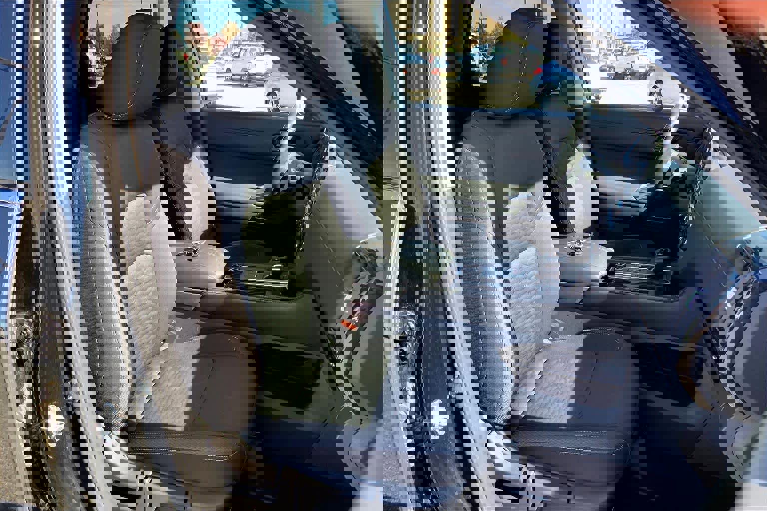 Used 2025 Nissan Pathfinder SV image 8