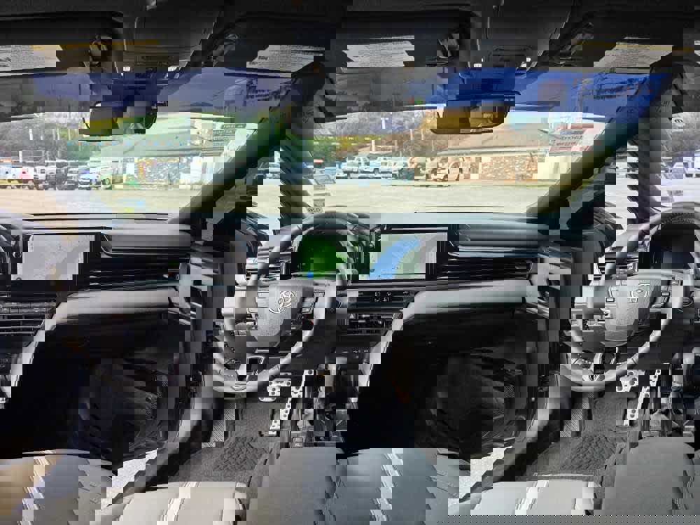 Used 2025 Toyota Camry SE image 14