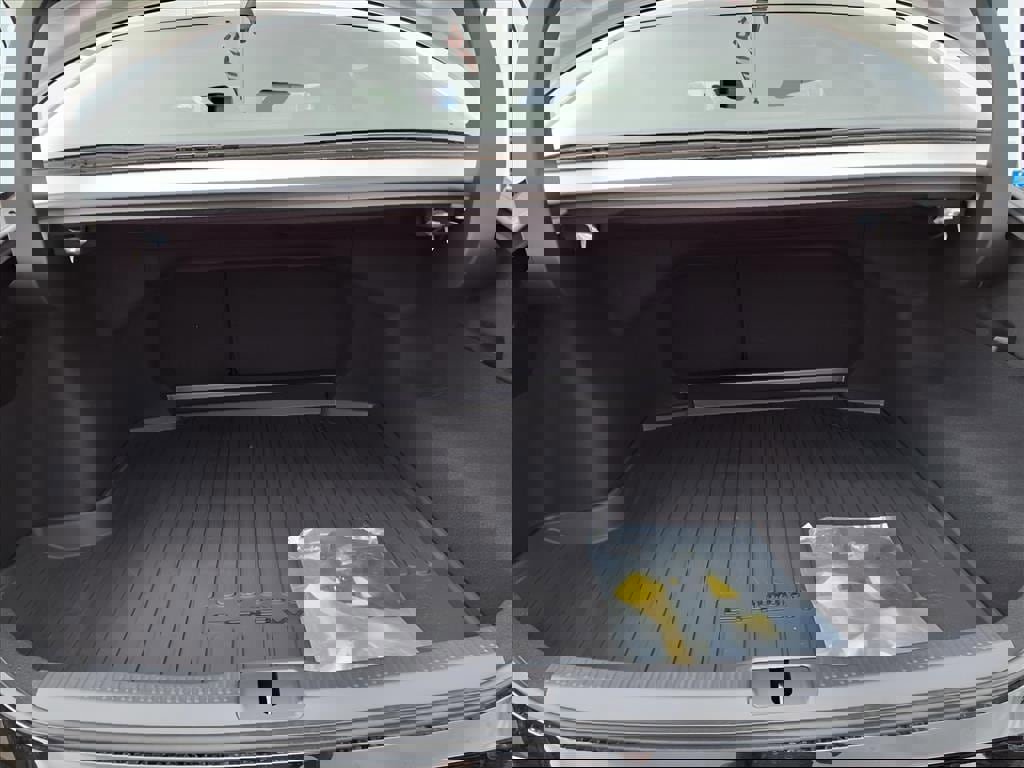 New 2025 Toyota Crown Platinum image 4