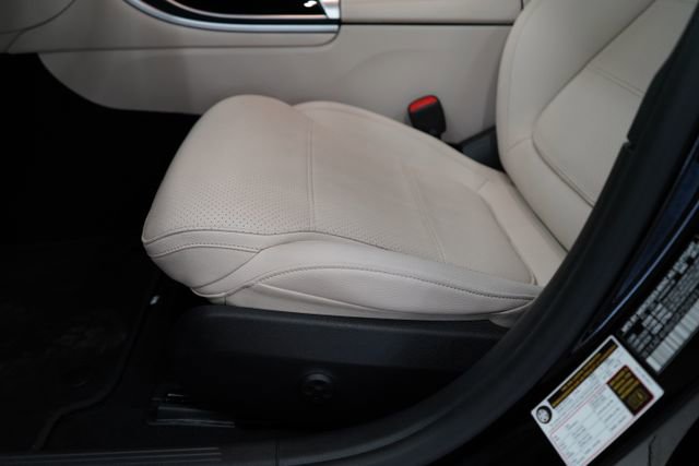 Used 2025 Mercedes-Benz C 300 4MATIC Sedan image 27