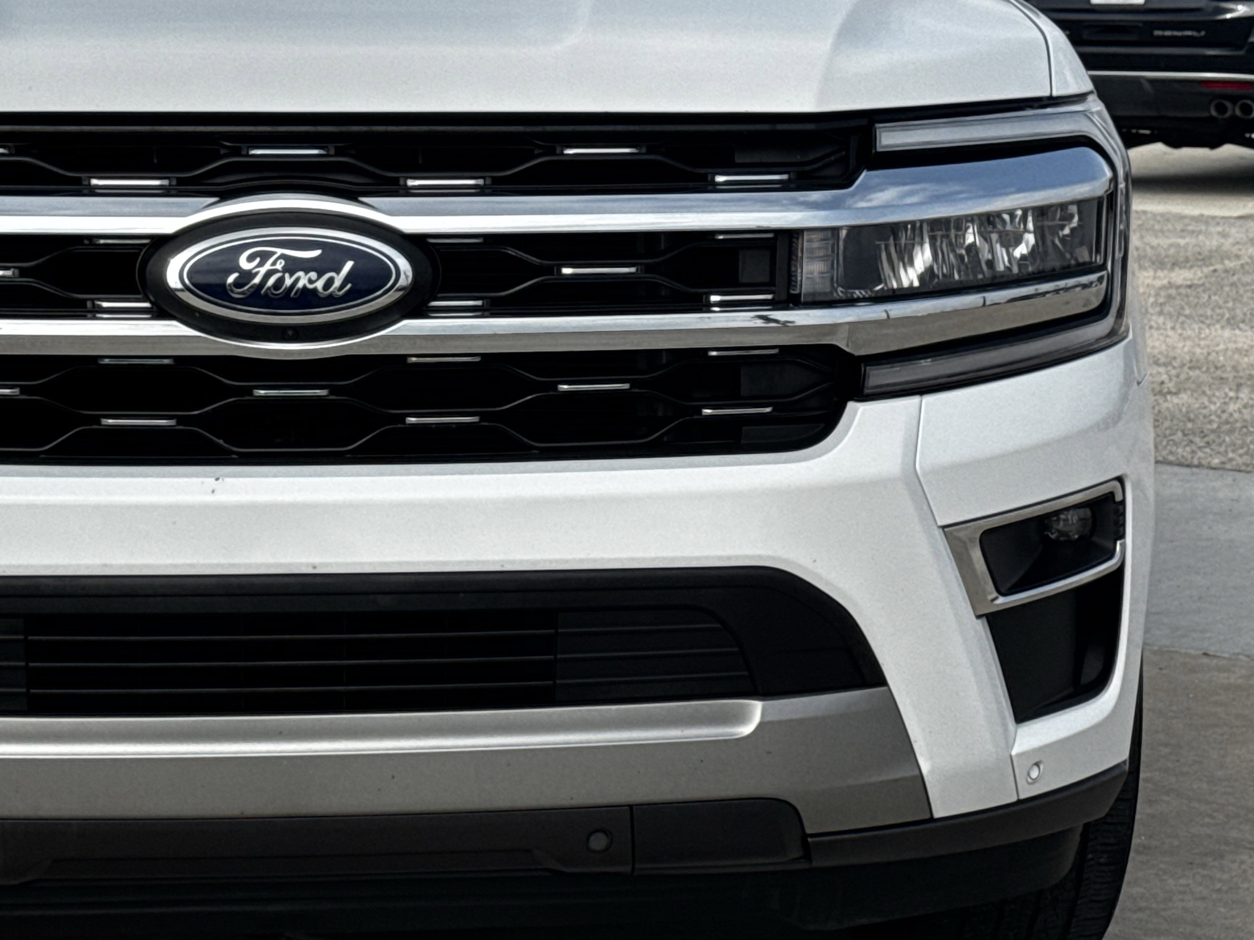 Used 2024 Ford Expedition Limited image 5