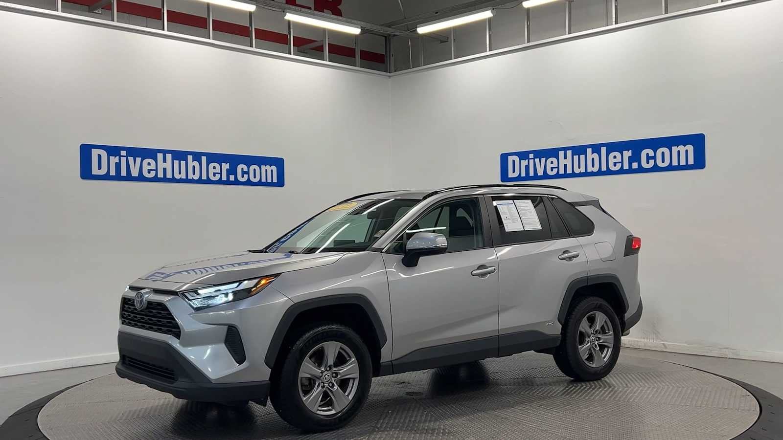 Used 2022 Toyota RAV4 XLE w/ Convenience Package AWD/4WD image 4