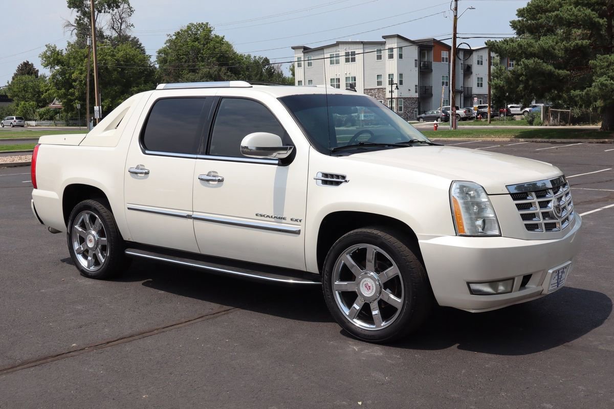 Used 2012 Cadillac Escalade EXT Luxury image 2