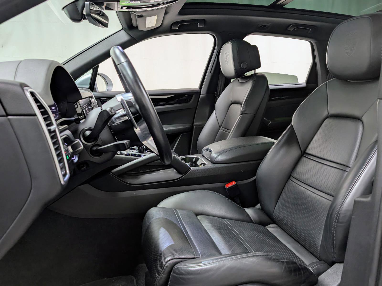 Used 2023 Porsche Cayenne Platinum Edition image 14