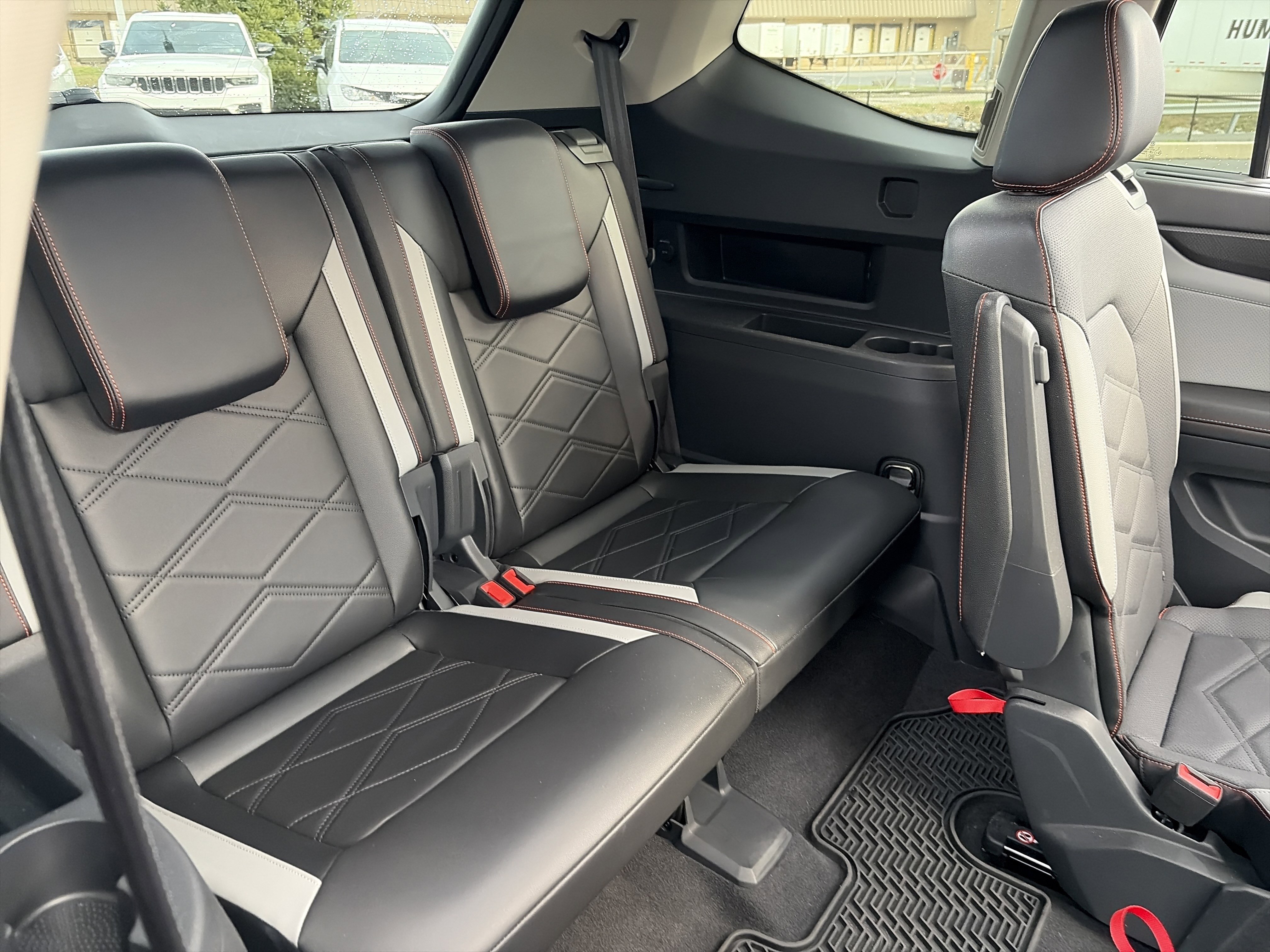 Used 2024 Volkswagen Atlas Peak Edition SE image 33