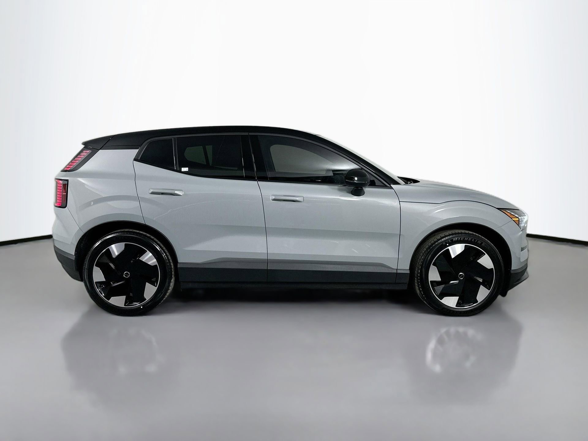 New 2025 Volvo EX30 Plus w/ Protection Package Premier image 4