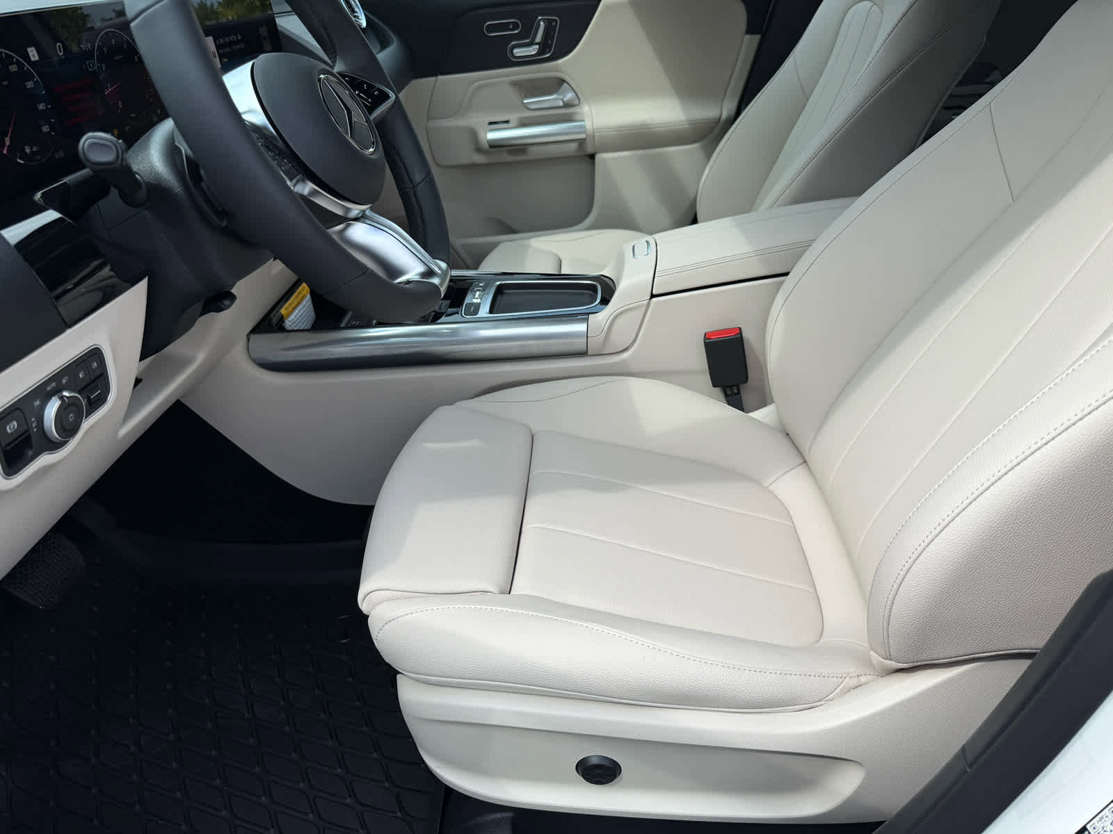 Certified 2026 Mercedes-Benz GLA 250 4MATIC image 10