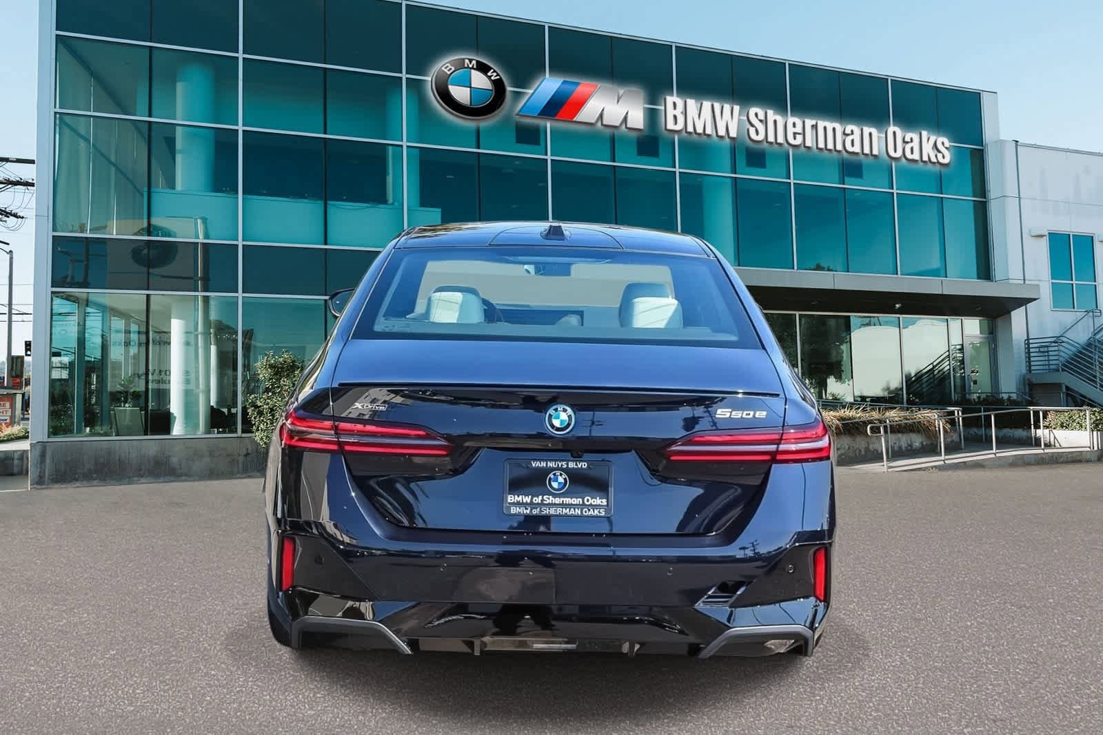 New 2026 BMW 550e xDrive AWD/4WD image 5