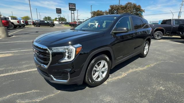 Used 2023 GMC Terrain SLE w/ Driver Convenience Package FWD image 4