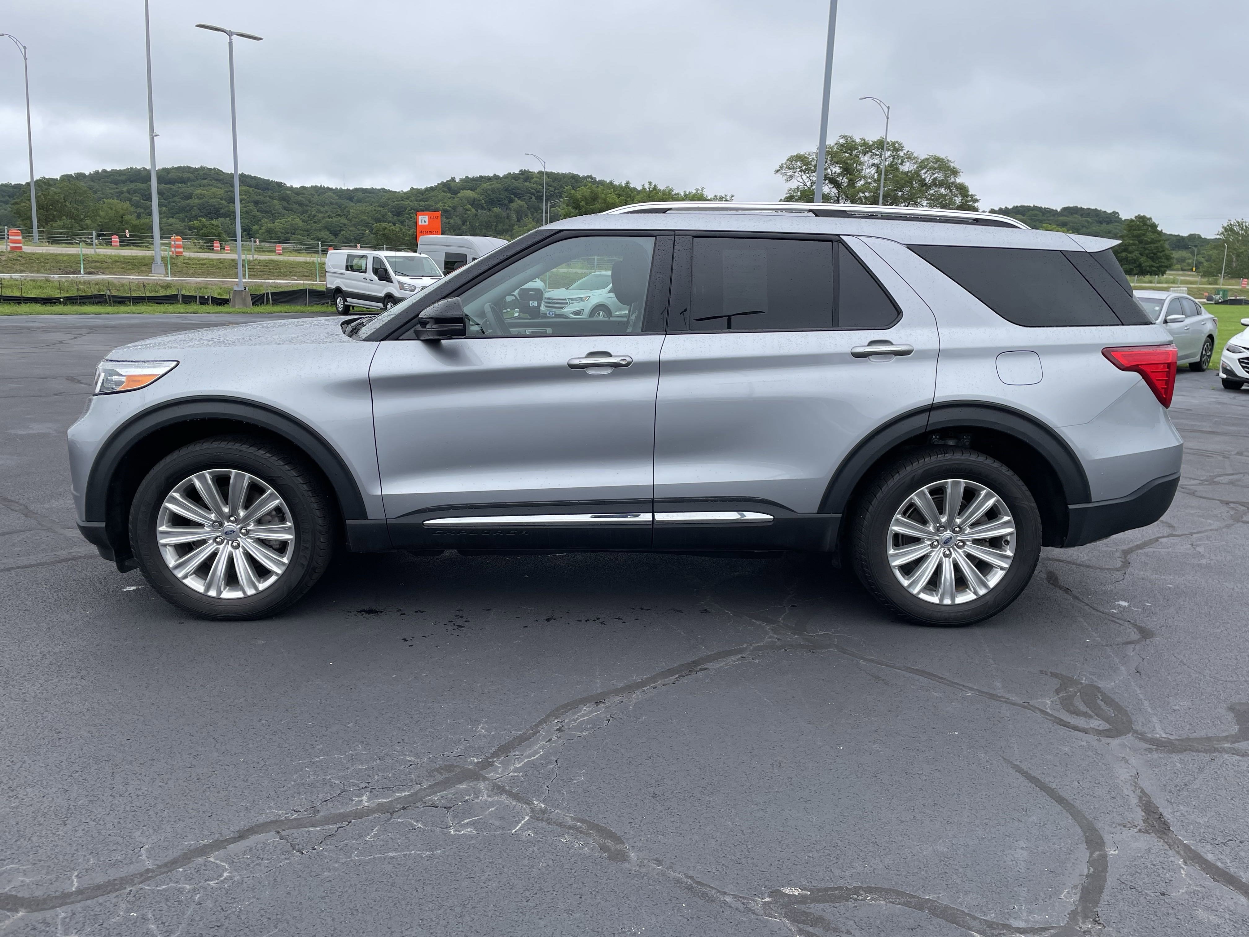 Used 2022 Ford Explorer Limited image 2