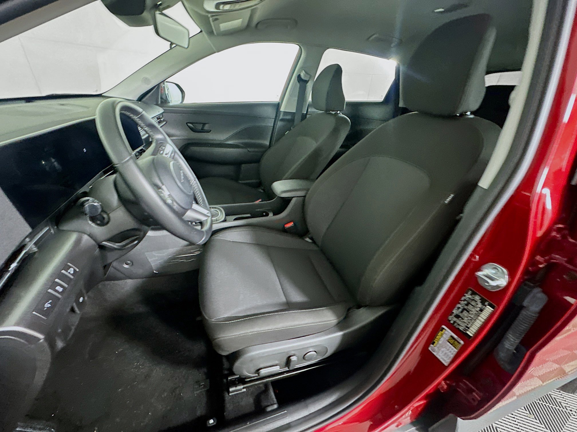 Used 2025 Hyundai Kona SEL image 13